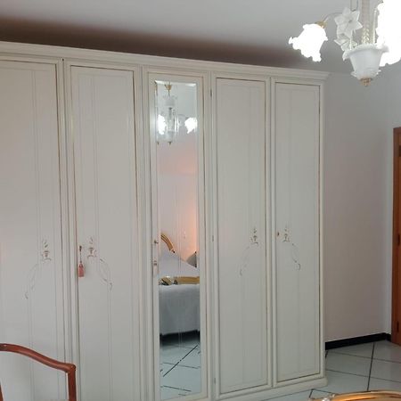 Veronica บาโรนิสซี ภายนอก รูปภาพ